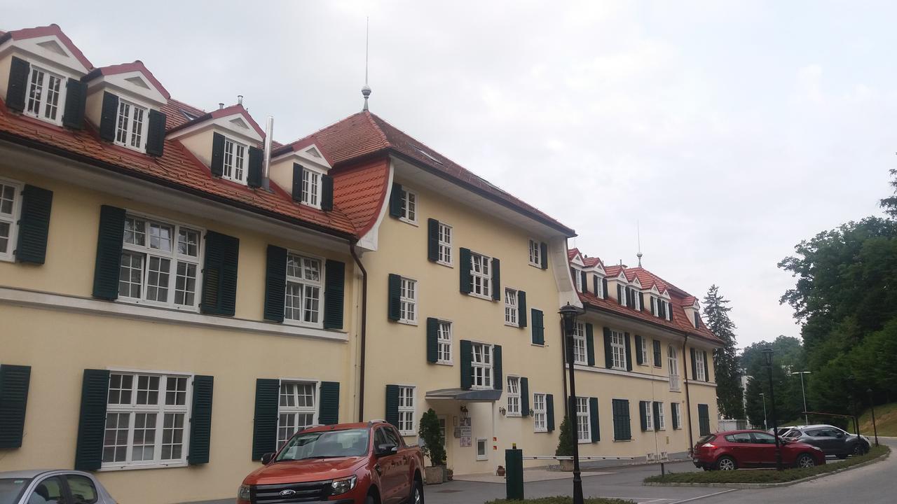 Apartments Soelek - Vila Golf روغاسكا سْلاتِنا المظهر الخارجي الصورة